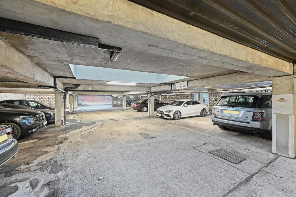 TEC - Flat 7, Marlborough - Garage3 (1).jpg