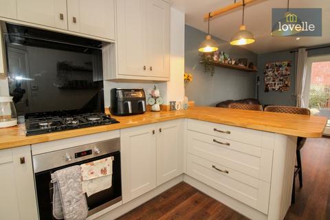 3 bedroom end of terrace house for sale, Canal Close, Louth LN11