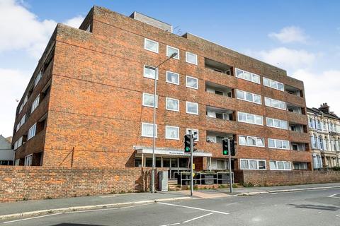 2 bedroom flat for sale, Flat 4 Hughenden Court, Mount Pleasant Road, Hastings, East Sussex, TN34 3ST