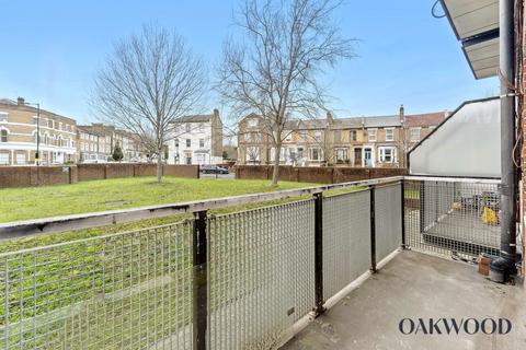 3 bedroom flat for sale, Foulden Road, N16