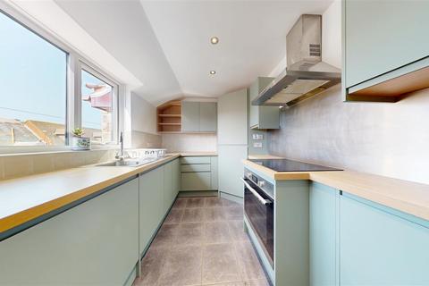 2 bedroom house to rent, Kings Road West, Swanage