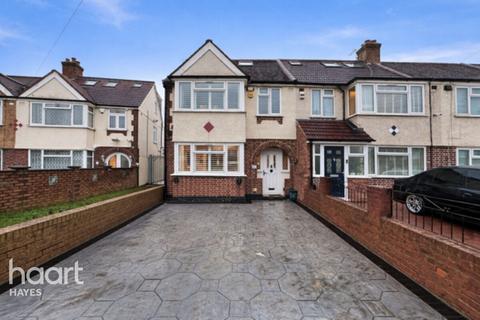 4 bedroom end of terrace house for sale, Selan Gardens, Hayes