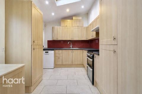 4 bedroom end of terrace house for sale, Selan Gardens, Hayes