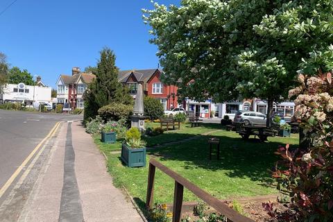 2 bedroom flat to rent, Minnis Road, Birchington, CT7