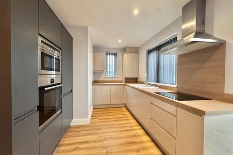 2 bedroom flat to rent, Minnis Road, Birchington, CT7
