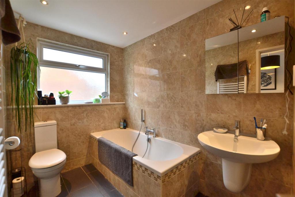Family Bathroom.JPG