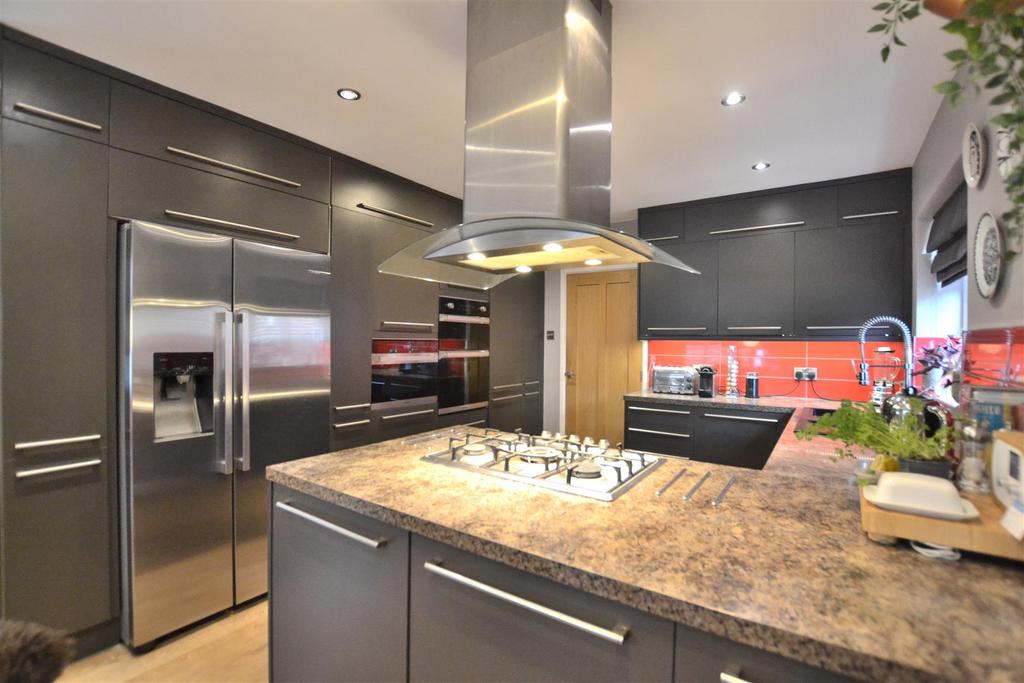 Kitchen 1.JPG