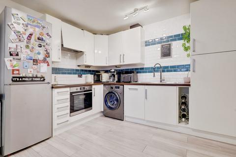 2 bedroom flat for sale, Station Lane, Basildon, SS13