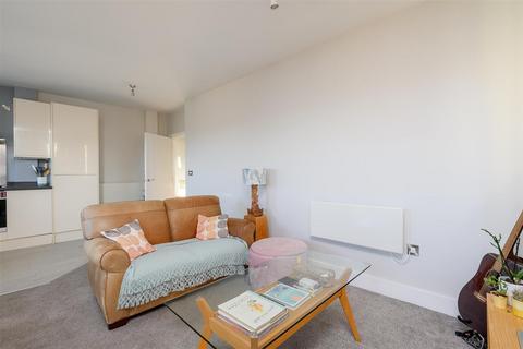 2 bedroom apartment for sale, The Walk, Holgate Road, York YO24 4EL