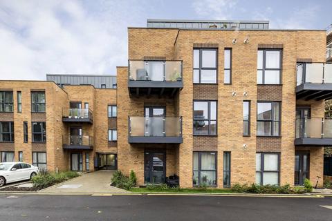 1 bedroom flat for sale, London Road, Hounslow TW3