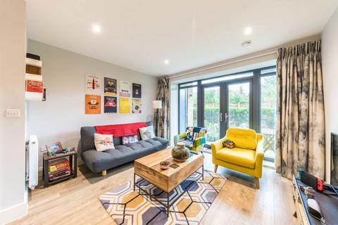 1 bedroom flat for sale, London Road, Hounslow TW3