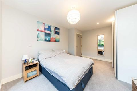 1 bedroom flat for sale, London Road, Hounslow TW3