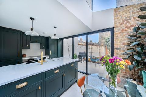 4 bedroom terraced house for sale, Landcroft Road, London