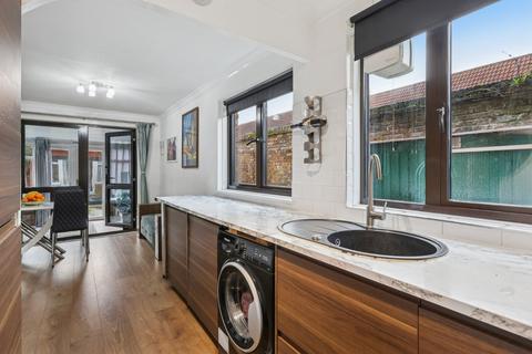 1 bedroom apartment for sale, Gateway, Weybridge, Surrey, KT13