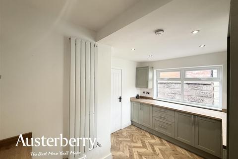 2 bedroom semi-detached house to rent, Cemlyn Avenue, Stoke-On-Trent ST3