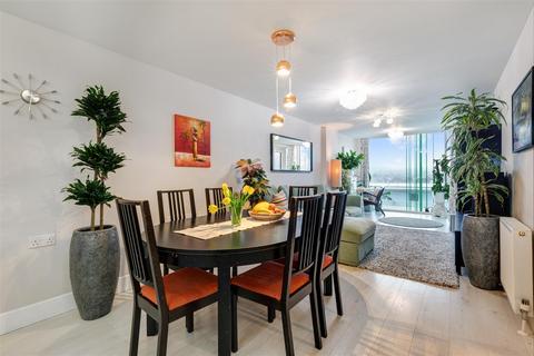 2 bedroom flat for sale, Station Approach, Epsom