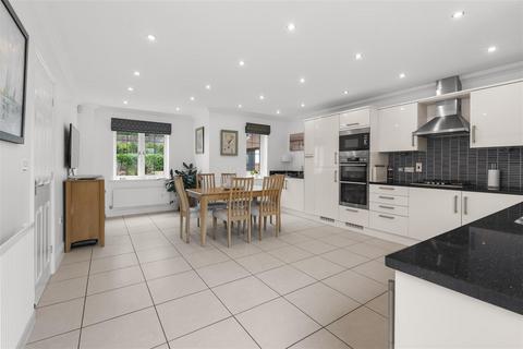 3 bedroom detached house for sale, Kent Court, Harlington
