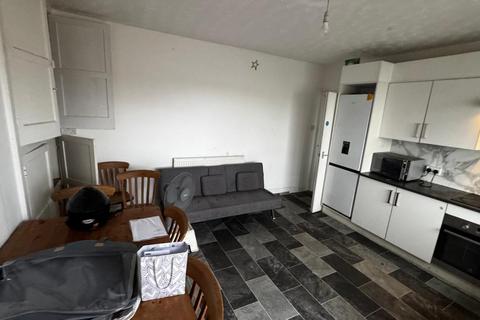 3 bedroom terraced house to rent, Hampton Road West, Feltham TW13