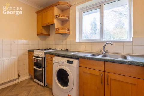 2 bedroom flat to rent, Ashdown Close, Moseley, B13 9ST