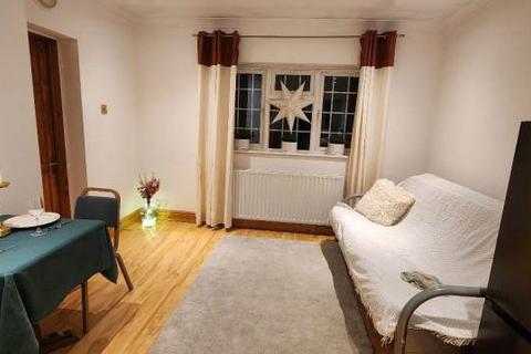 1 bedroom flat to rent, Currey Road, Greenford UB6