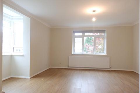 2 bedroom flat to rent, Rannoch Court, Surbiton