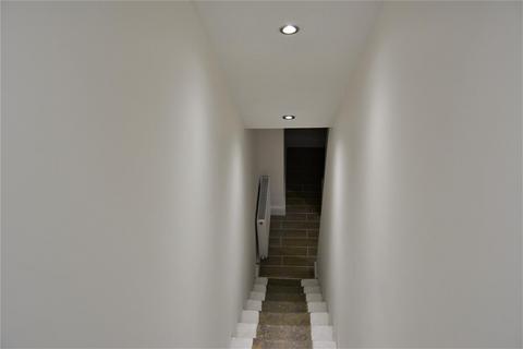 2 bedroom house to rent, Thorncliffe Street, Huddersfield HD3