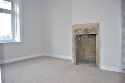 2 bedroom house to rent, Thorncliffe Street, Huddersfield HD3