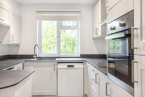 2 bedroom apartment to rent, King James Way, RG9 1XL