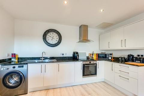 2 bedroom apartment for sale, London Road, Leigh-on-sea, SS9
