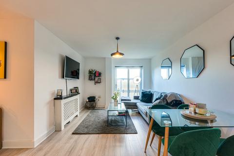 2 bedroom apartment for sale, London Road, Leigh-on-sea, SS9