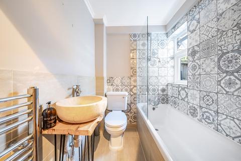 2 bedroom house to rent, Taylors Lane, London, EN5