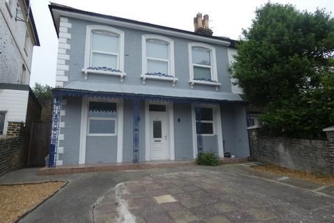 4 bedroom semi-detached house to rent, Eaton Road, Margate, Kent