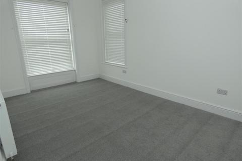 4 bedroom semi-detached house to rent, Eaton Road, Margate, Kent