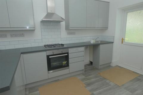 4 bedroom semi-detached house to rent, Eaton Road, Margate, Kent