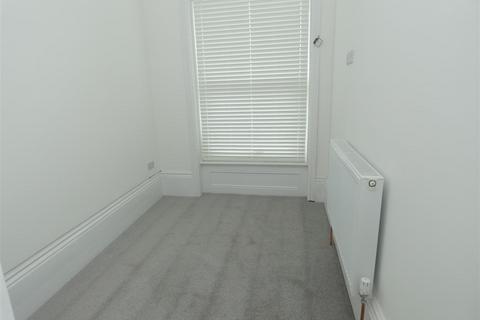 4 bedroom semi-detached house to rent, Eaton Road, Margate, Kent