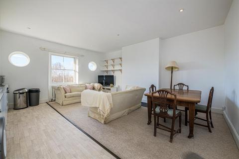 3 bedroom flat to rent, Ravenna Road, Putney