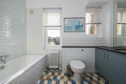 3 bedroom flat to rent, Ravenna Road, Putney
