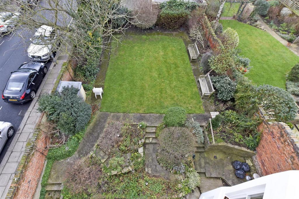 1 D Ravenna Rd Gdn 1.jpg