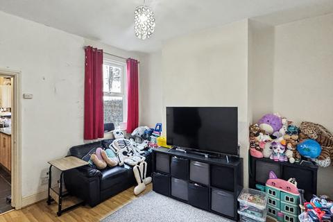 3 bedroom terraced house for sale, Park Road, Widnes