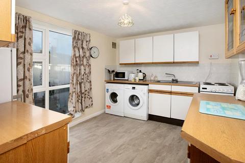 2 bedroom flat for sale, Gloucester Road, Teignmouth, TQ14