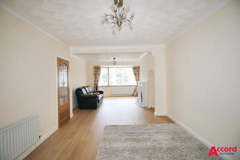 4 bedroom semi-detached house to rent, Corbets Tey Road, Upminster, RM14
