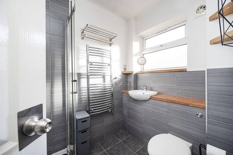 2 bedroom flat for sale, Lea Bridge Road, Leyton, London, E10