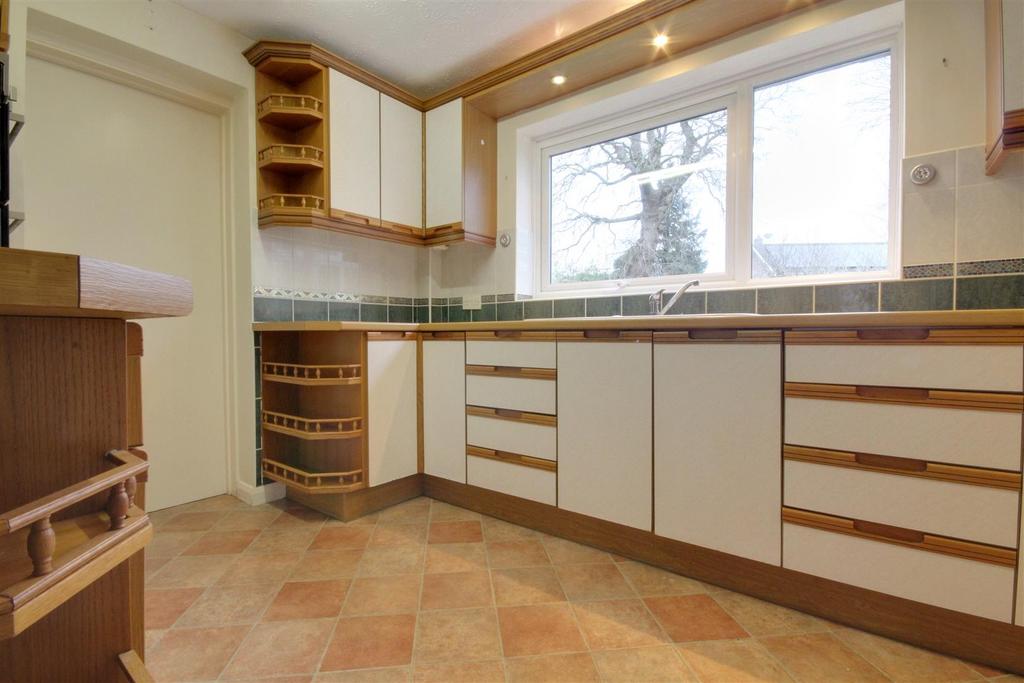Kitchen 2.jpg