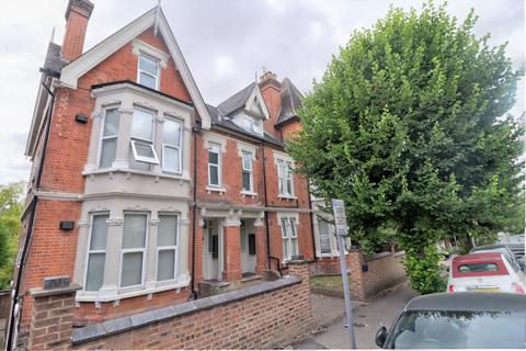 2 bedroom apartment to rent, Priory Avenue, Buckinghamshire HP13