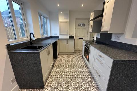 3 bedroom semi-detached house to rent, Avonmouth Road, Farringdon, Sunderland