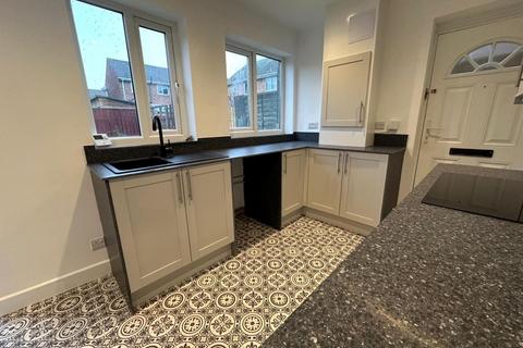 3 bedroom semi-detached house to rent, Avonmouth Road, Farringdon, Sunderland
