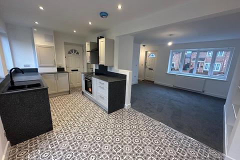 3 bedroom semi-detached house to rent, Avonmouth Road, Farringdon, Sunderland