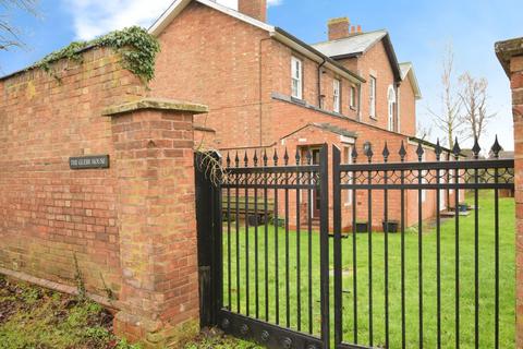 3 bedroom semi-detached house for sale, Leamington Road, Southam CV47