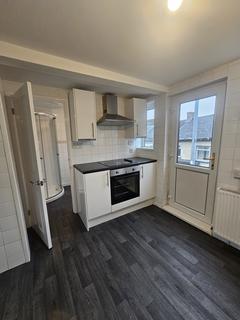 3 bedroom terraced house to rent, High Street, Gilfach Goch CF39