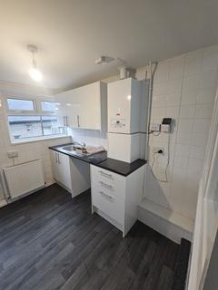3 bedroom terraced house to rent, High Street, Gilfach Goch CF39